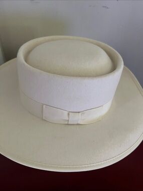 Olive & Pique Cream and Tan Bow Accent Hat
